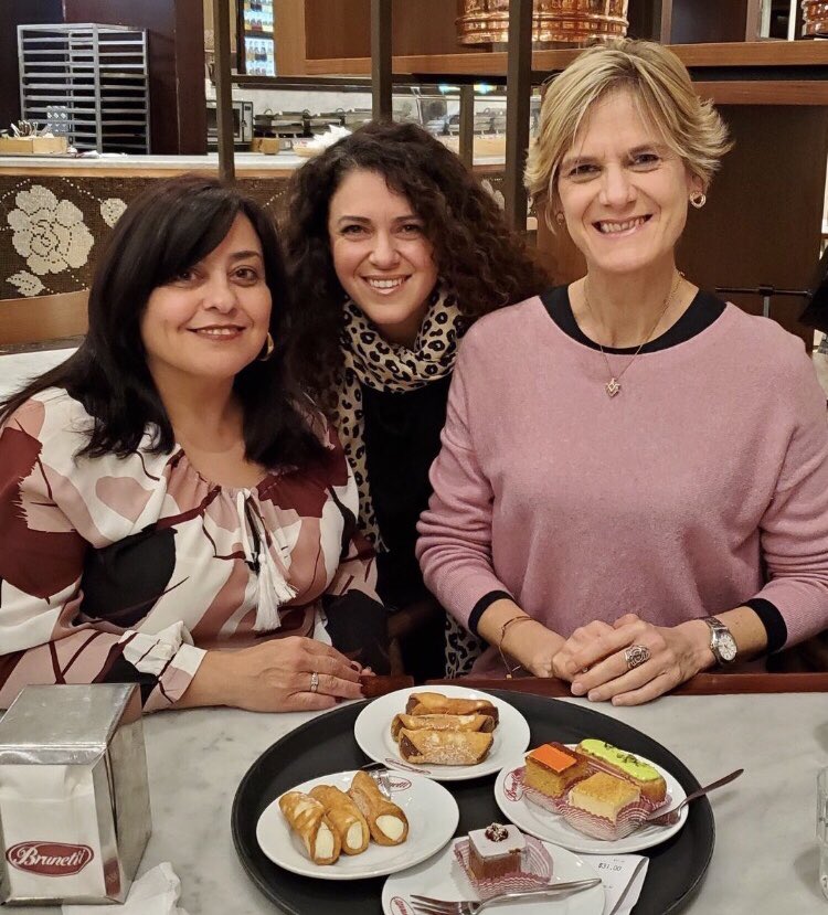 Vicki1403's tweet photo. When u catch up with twitter friends &amp; we’re laughing &amp; chatting so much we don’t realise what time it is until the waiter says “Ladies we’re closing in 15 mins” Lol 😂 Good times #WhoNeedsDinner #Drinks 🍸#Coffee ☕️#Dessert @NarelleM77 @Mebinhk @BrunettiCaffe #MelbourneMemories https://t.co/nxIe8x2I4L