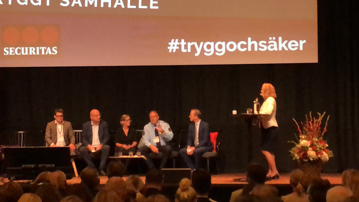 Panelsamtal med fokus på samverkan mot radikalisering och gängkriminalitet med Britt-Marie Pettersson, Jonas Trolle, Stefan Sintéus <a href="/MagnusRanstorp/">Magnus Ranstorp</a>  <a href="/mikaeldamberg/">Mikael Damberg</a>  #tryggochsäker