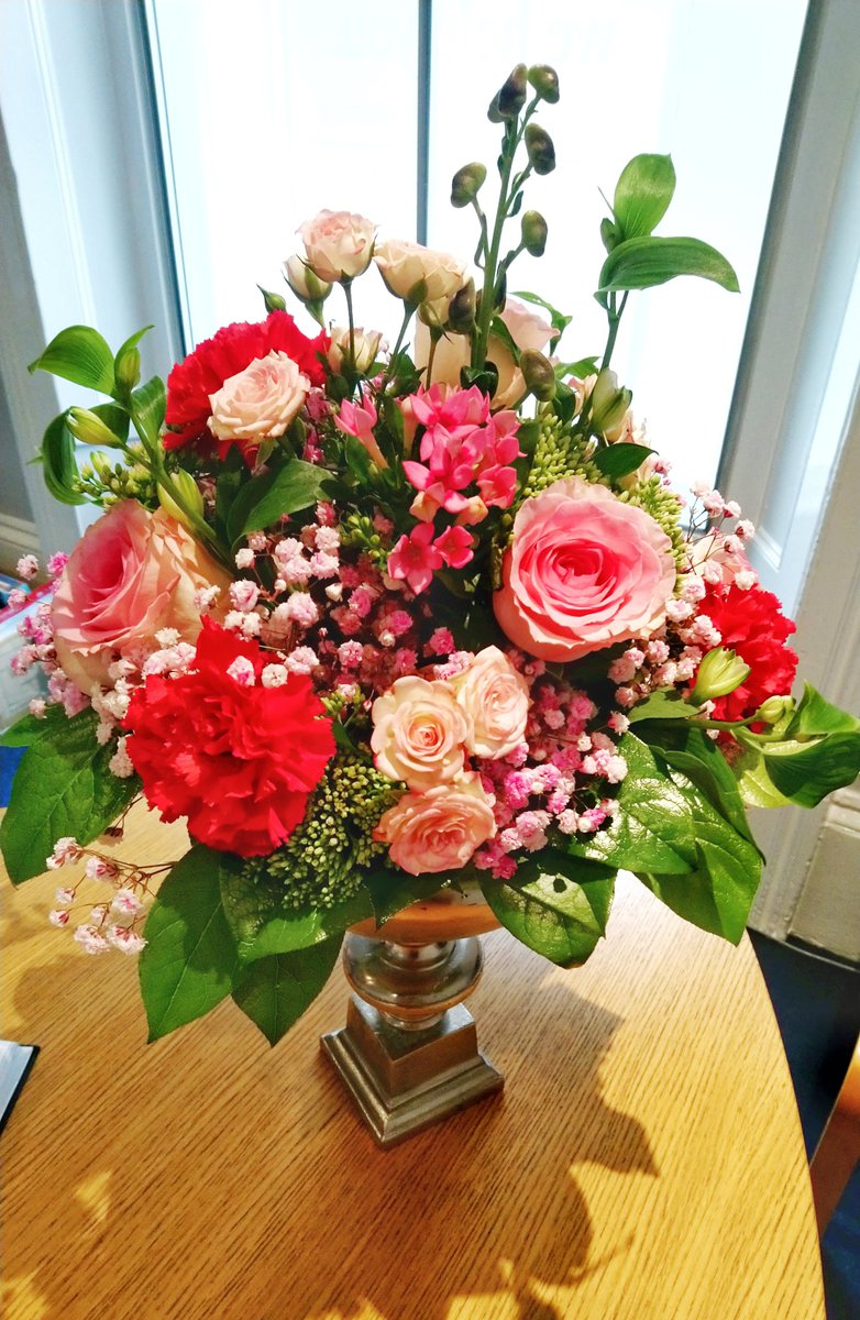 tayntonssols's tweet image. How beautiful are our latest bunch of flowers for our reception area?! Thank you @PLANTATION41 ! 💐 #gloucester #officeflowers