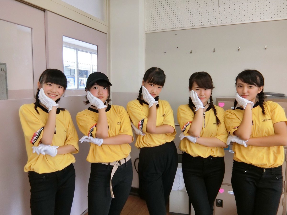 US_KGNM's tweet photo. 文化祭まであと10日！
9月7日と8日鵠沼高校の講堂と体育館でダンス部踊ります！
ぜひUSの最後の舞台見に来てください🙏
懐かしすぎるUS初めての文化祭での
チームの写真📸
今日からカウントダウンしていきます！ https://t.co/dLsxBMOQ2B
