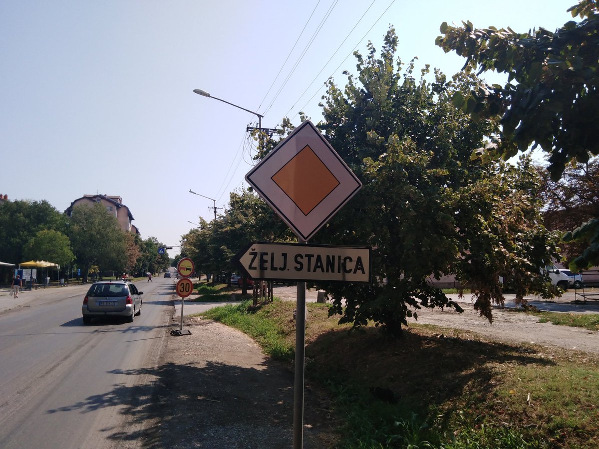 K_U_P_E_K's tweet photo. Možda zato što sam srbomrzac, možda zato što sam #Bosanac, možda zato što sam #Hrvat, nepošten #Srbin... Pa možda zato svuda stavljam "Lj". Možda zato što i ljubav počinje sa "Lj". Pozdrav bez osam tamburaša sa Petrovaradina #pezos #srbeki #mihrvati #jebovastenk #imaizac https://t.co/WNtd9SF43P