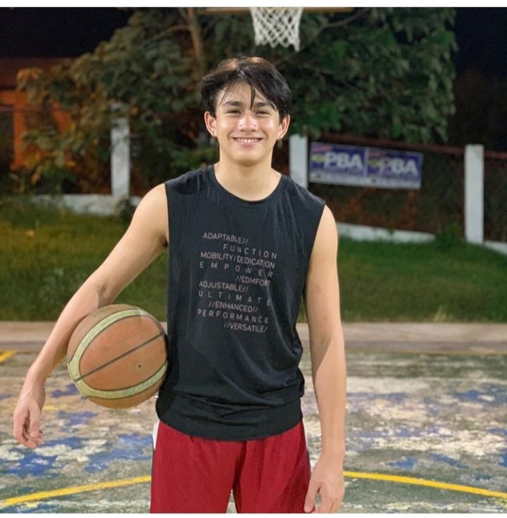 hereforTAN's tweet photo. @tanredroncal  ikaw ang bola, ako  naman ay ring

: kahit pag-aagawan ka nila, alam kong sa akin ka parin mapupunta. Boom!

Charot���� https://t.co/21umGR7rJj