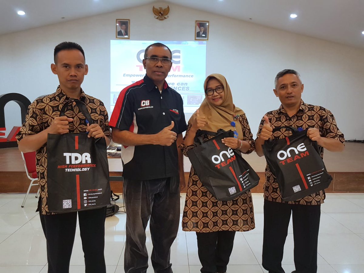oneteamnetwork's tweet photo. Visitation from SMK Pusponegoro 01 Brebes; Teknik Sepeda Motor (TSM) on August 28th, 2019 at TDR Technology Center.
.
#TdrOneTeam #HighPerformancePeople #EmpoweringHighPerformance https://t.co/g1mLTRyh49