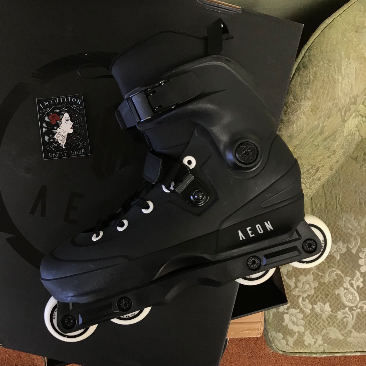 Intuitionskate's tweet photo. 🔌🚚JUST OFF THE TRUCK! New USD Aeon XIX white and Aeon Basic Black Skates. 📦📬Order your pair via 📲 https://t.co/s7lFBYQUz5 - they are selling fast! #usdskates #usdaeon #rollerblades #inline #intuitionskateshop #blackandwhite https://t.co/Y5w0tUzuhn