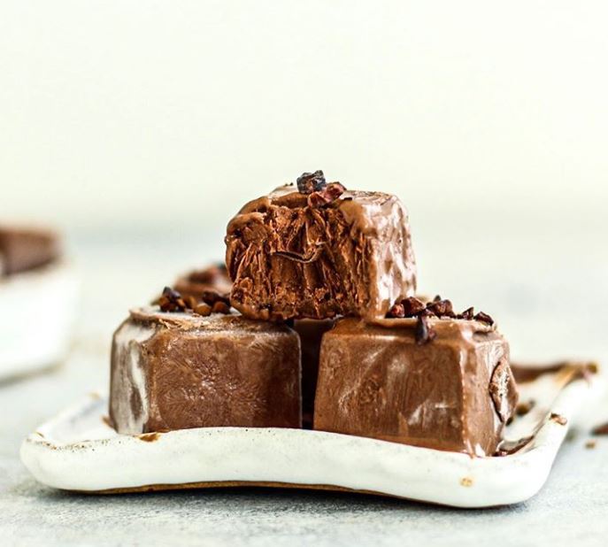 Mornings made better with espresso and chocolate cubes by @whatluceeats

#friendswithbenefit #benefit #choc #darkchocolate #vitamins #healthyliving #wellbeing #healthy #cacao #lukerchocolate #feedfeed #buzzfeed #tasty #dairyfree #veganfood #food52 #chocolateespresso