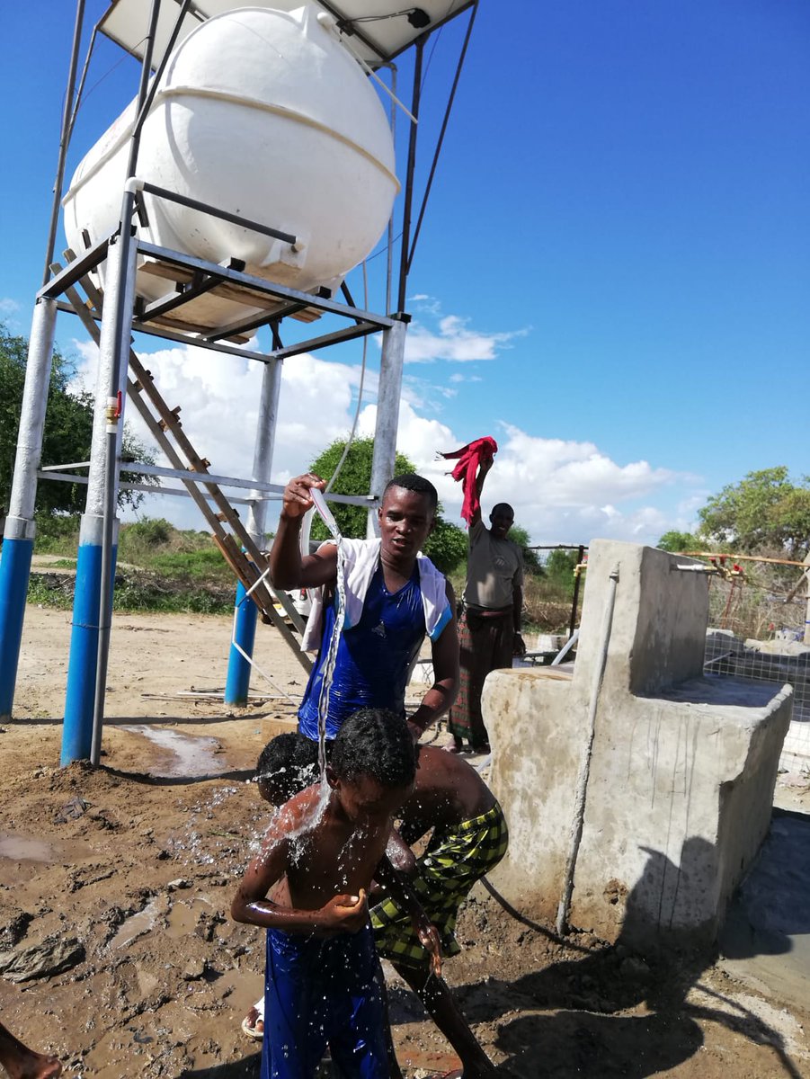GuledWiliq's tweet photo. On #WorldWaterWeek
These little girls were happy to see @PowerOffGrid converting hand pump to high effecient #selfcooling #solar water pump w/ storage project in Jowhar #Hirshabelle that will relief them from d physical burden of hand pump & fetching water 3 times a day https://t.co/iaUtziYXKT