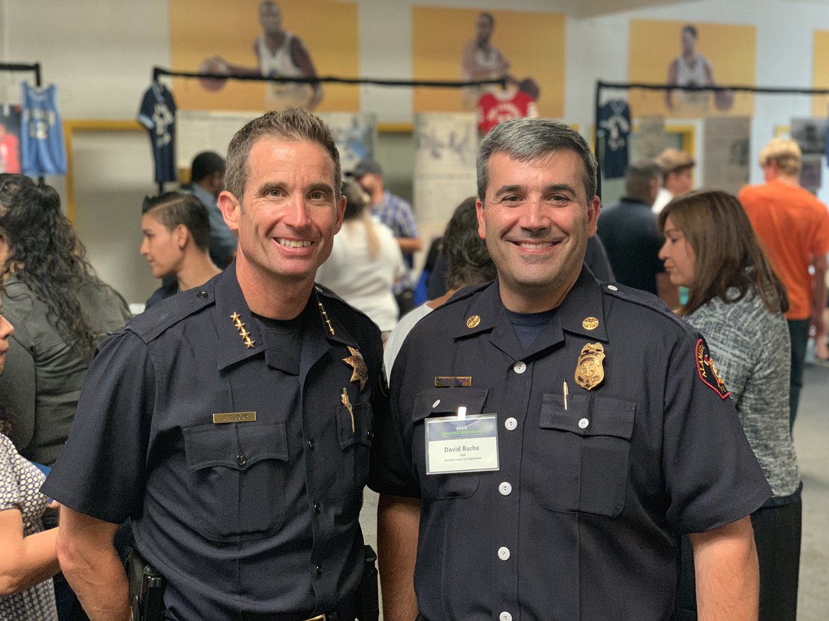 AlamedaCoFire's tweet photo. Continuing a long tradition of supporting the Boys &amp; Girls Clubs of San Leandro, Chief Rocha @davidrocha203 joined Police Chief Jeff Tudor @jtudorslpd and @CitySanLeandro City Manager Jeff Kay at the Vision 20/20 Groundbreaking event this evening. https://t.co/y06kW1Jp8f
