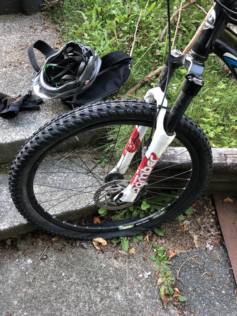 johnsqfrench's tweet photo. A less than great start to my first bike ride in months. #tirefail #needair https://t.co/1rnxvcwQd8