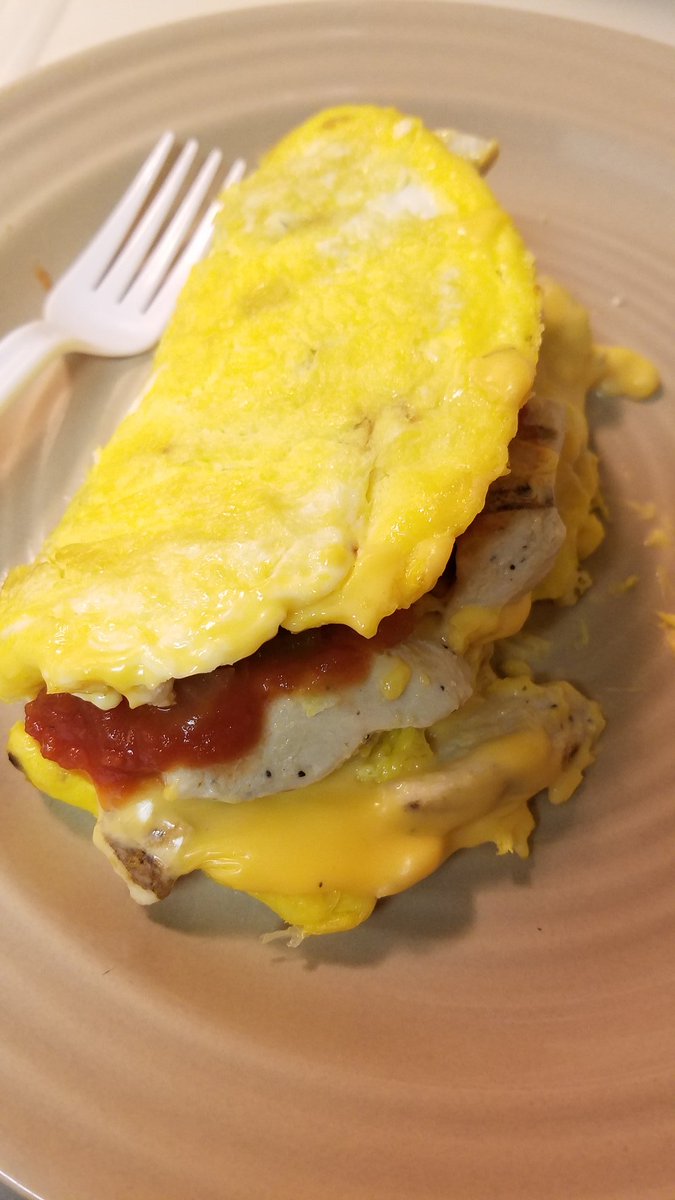 JCalynnArt's tweet photo. My first time making an omelet. What it lacks in beauty, it makes up for in taste.ππ #NamNamNam #ThisJointIsOnPoint https://t.co/0kN4SgDxHI