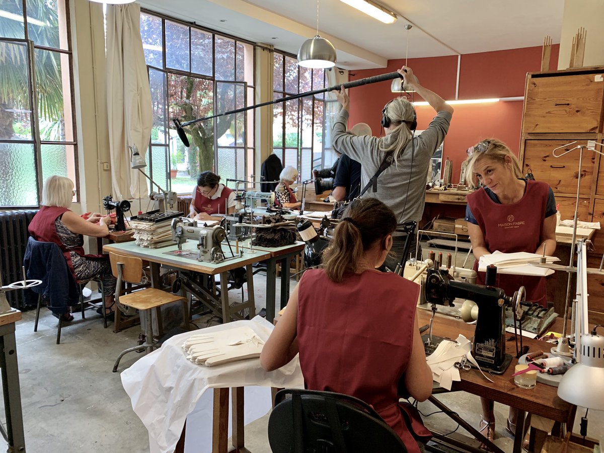 fabreolivier's tweet photo. La reprise avec le sourire dans la ganterie à Millau! Tournage de l’émission « Des Racines et des Ailes ». Je suis très fier de tous les artisans de Maison Fabre, sans vous la Maison n’existerait pas. Merci et bravo! @Occitanie #patrimoine #gants #garderepublicaine 🧤🇫🇷 https://t.co/3aAZD9L1P4