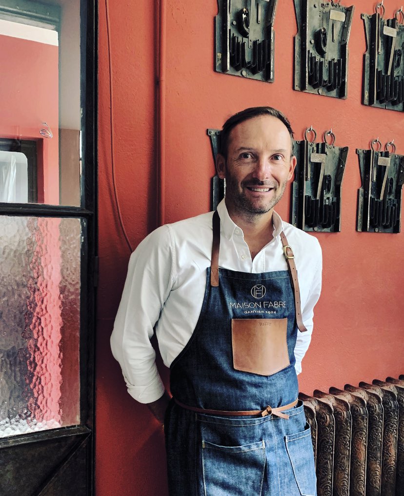 fabreolivier's tweet photo. La reprise avec le sourire dans la ganterie à Millau! Tournage de l’émission « Des Racines et des Ailes ». Je suis très fier de tous les artisans de Maison Fabre, sans vous la Maison n’existerait pas. Merci et bravo! @Occitanie #patrimoine #gants #garderepublicaine 🧤🇫🇷 https://t.co/3aAZD9L1P4