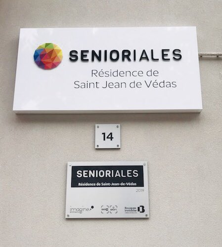 Clacombre's tweet photo. Ce mardi, nous avons eu l’honneur d’une visite de la résidence @SenStJeanDVedas. L’occasion de découvrir cette belle réalisation et de présenter les projets de l’association « Bien vivre à Roque-Fraïsse ». Un grand merci pour l’accueil chaleureux 😎 #SJDV https://t.co/TqiGRZompc