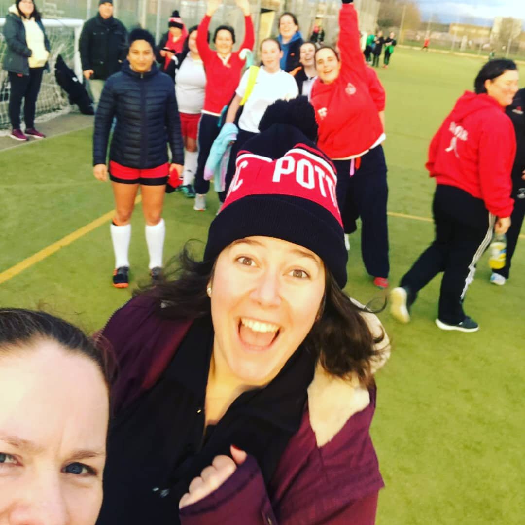 PottersBarHC's tweet photo. A seasoned player? Grab your stick!🏑
A retired player? Dust off those cobwebs!
A newbie? Come on down and have a go!
#PBHC have 6️⃣ teams and are always looking to increase the numbers of people playing #hockey. Come and join our fun and welcome environment! Bring your friends! https://t.co/VJ50lGxSmf