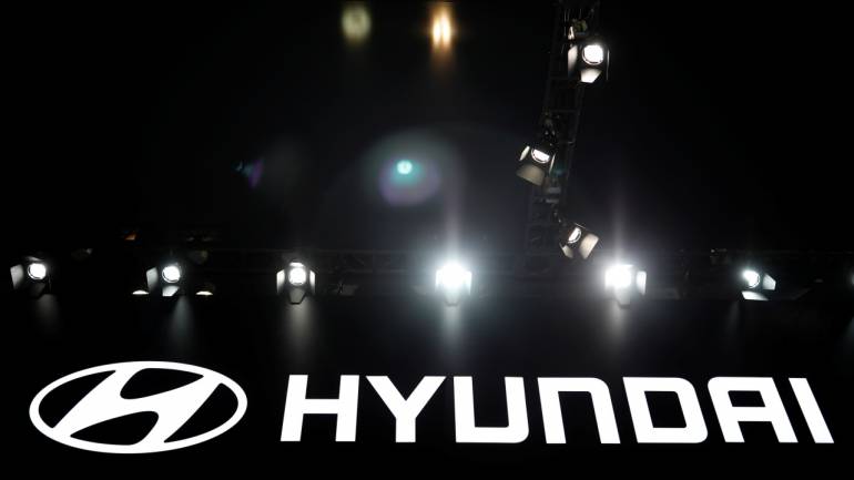 DollarAdvisory's tweet photo. "Hyundai Motor Agrees on Wage Deal, Avoids Strike"

For Free Trial Call: 9111179961
Visit - https://t.co/5hJBhWV1tU 
 
https://t.co/YlRciqHAgF 

#hyundaimotors #deal #wednesday #news #daily https://t.co/z7PvUcpijJ