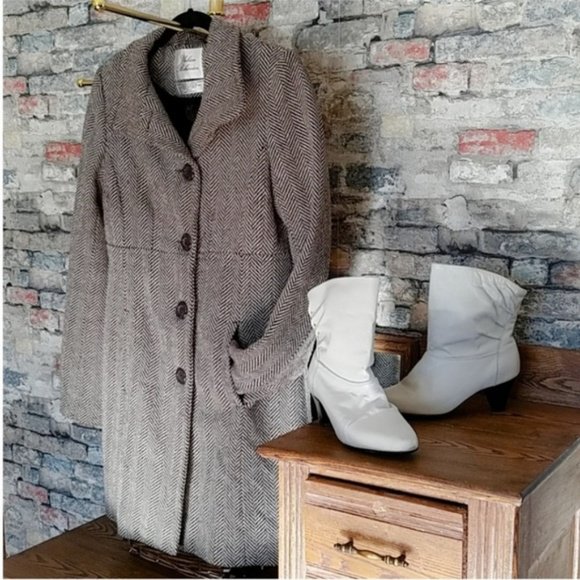 KEhleyr15's tweet photo. So good I had to share! Check out all the items I'm loving on @Poshmarkapp #poshmark #fashion #style #shopmycloset #aldo #urbanbehavior: https://t.co/WeW5X0uMy7 https://t.co/pAIQ2qrbob
