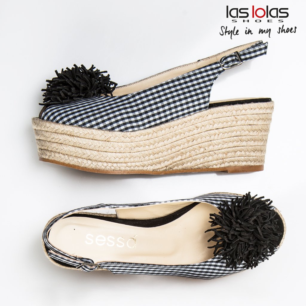 Originales e imprescindibles | 🇬🇧 Special &amp; essential! 🖤
#LasLolasShoes #MyLolasStyle #Sandal #MustHave #Trends
.
.👉mtr.cool/zctwmtaryd

#WomanShoes #sandals #sandals #sandalias #luxuryshoes #shoelover #womanstyleguide #womanstyle #trendy #invitadaideal #invitadaperfecta