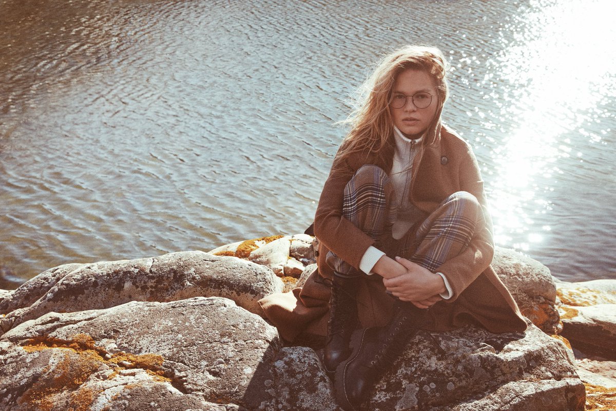 marcopolo's tweet photo. Anna Ewers. BEST FRIEND. GLOBE-TROTTER. WARM-HEARTED, OPEN-MINDED. A NATURAL BEAUTY
WITH A NORDIC SOUL. Fall/Winter 2019. https://t.co/7RWZncCuo0 #marcopolo #followyournature https://t.co/1OtIZeF6Zz