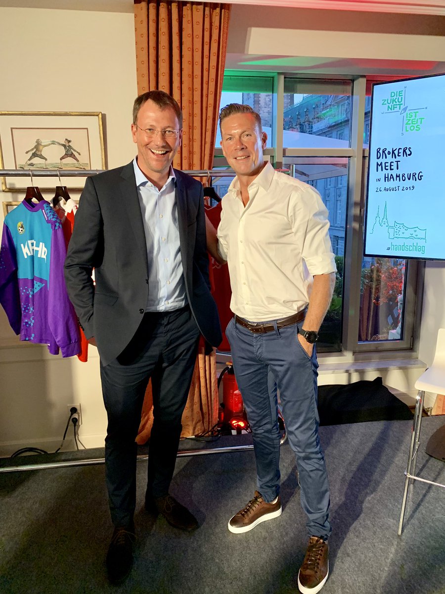 Erikmeijer_'s tweet photo. #Keynote bei HDI versicherungen in #Hamburg gemacht, zusammen mit Michael Cramer. Coole loktion #HanseLounge https://t.co/VyhwdVc0cI