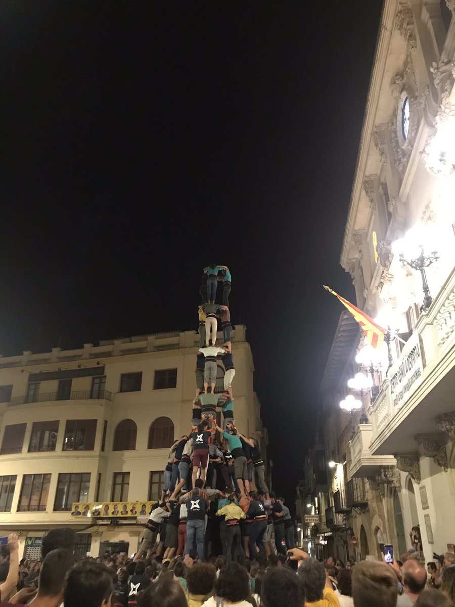 eBadellRoses's tweet photo. Ensaig o assaig? 
#verds
#sempreamunt
#3de10 https://t.co/chxrmYBXHO