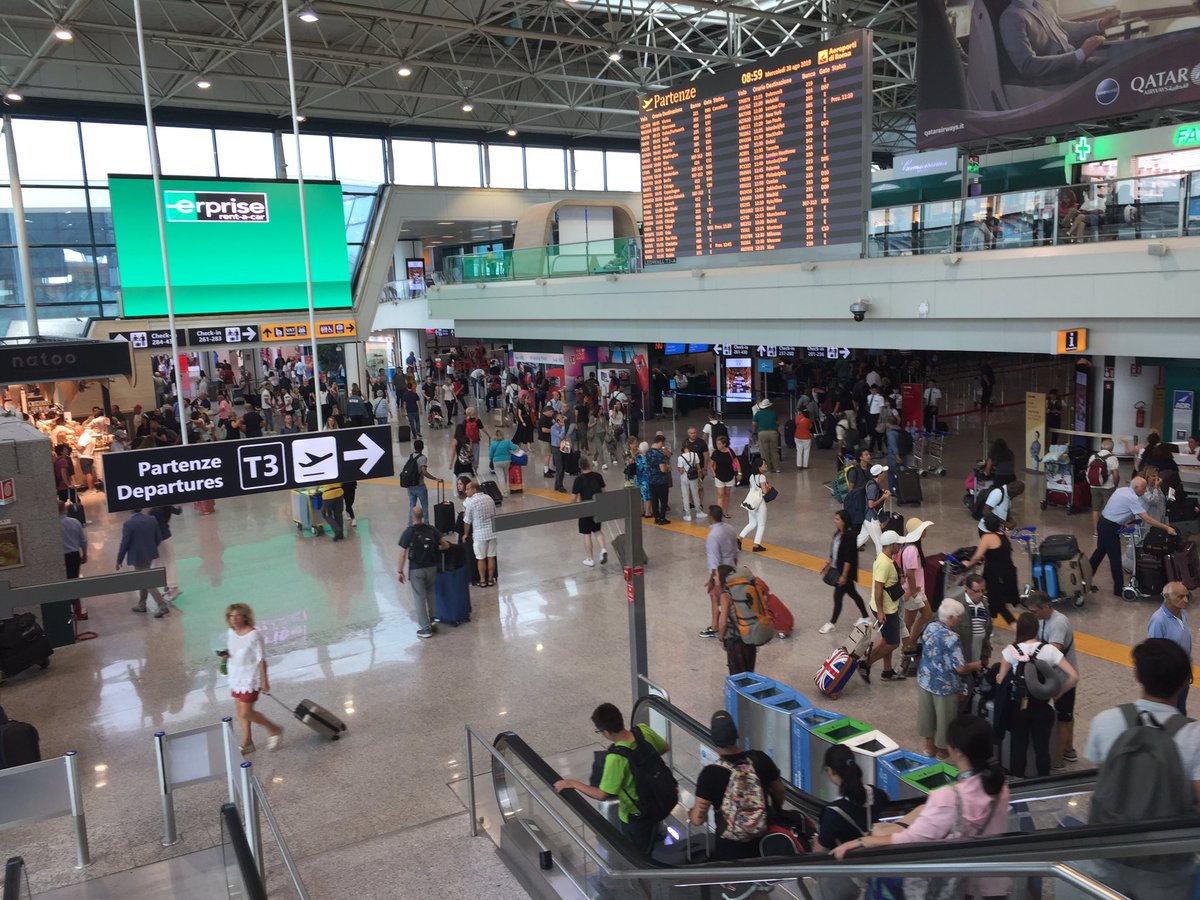 zazandrea's tweet photo. Quanto invidio quelli che partono! ✈️#buongiorno #fco #fiumicino #aeroporto #viaggio #aereo #departure #onflight https://t.co/L8A5fnbsJF