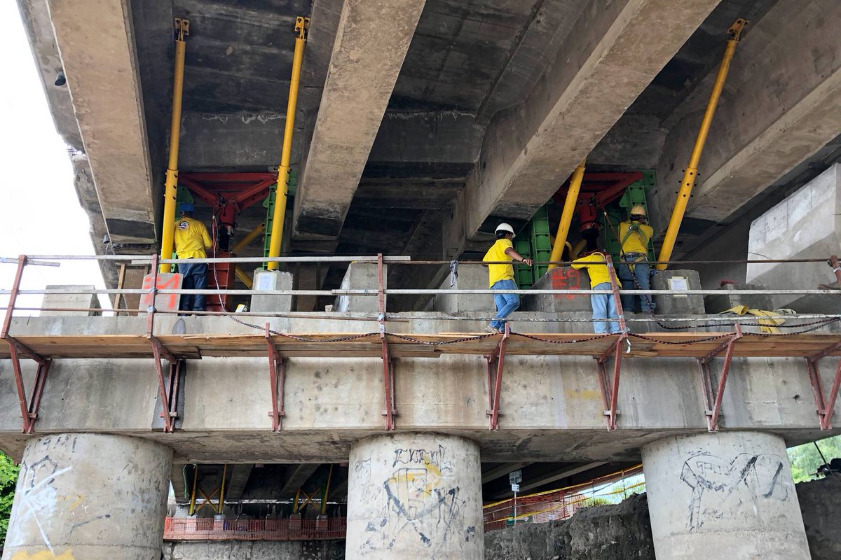 HiForceLimited's tweet photo. More on the bridge lift project in El Salvador: The second span of the bridge has now been successfully lifted! https://t.co/udhLKEYyoH
#hiforce #synchronouslifting #SLF #levelitup #bridgelift #elsalvador https://t.co/dMQckPthHW