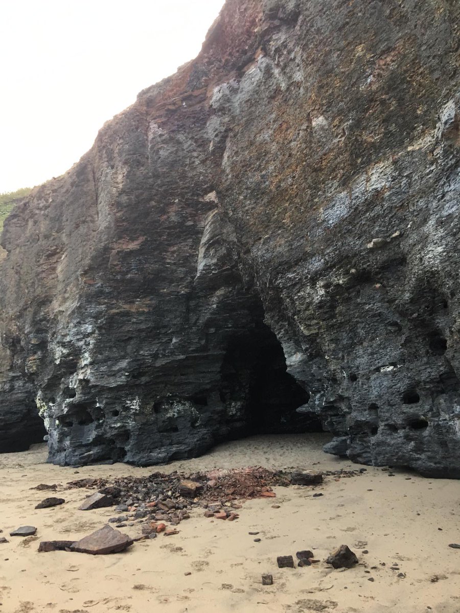 A picture taken yesterday by <a href="/CJacksonFF/">Clive Jackson</a> and daughter Phoebe, the scene is on the very busy sandsend beach. Falling rocks could easily kill. Please be careful. Please stay away from the cliff face.<a href="/NorthYorksFire/">North Yorkshire Fire & Rescue Service</a> 
@Sierra03_NYFRS 
<a href="/NYorksPolice/">North Yorkshire Police</a> 
@YorksCoastRadio