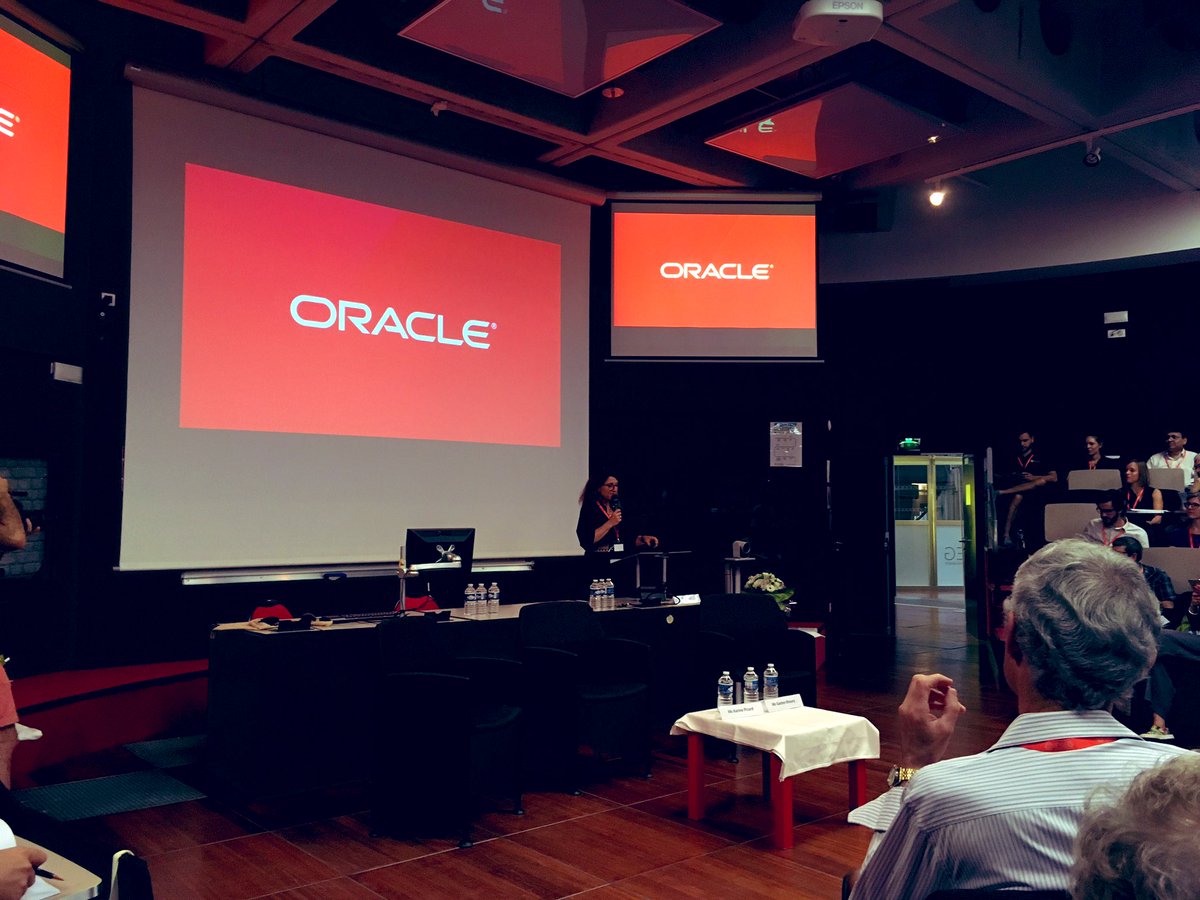 Oracle_France's tweet photo. Début de la Keynote de Karine Picard avec une présentation d'Oracle à l'occasion de  l'#IMP2019 sur le campus de l'@IESEG 🎙 https://t.co/RnRy9dvcUC