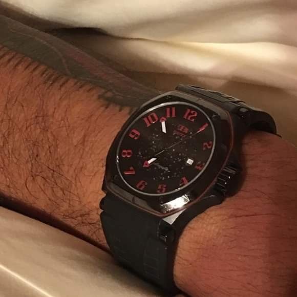 tbbuti's tweet photo. Show your difference 👊🏻

#buti #tbbuti #watch #orbita #Yanic #shark #evont 
#principessa #watchwinder #stealth #magnum #carbonium #chronograph #italy #Titanium #swissmade #return https://t.co/xO6BUK0pTv
