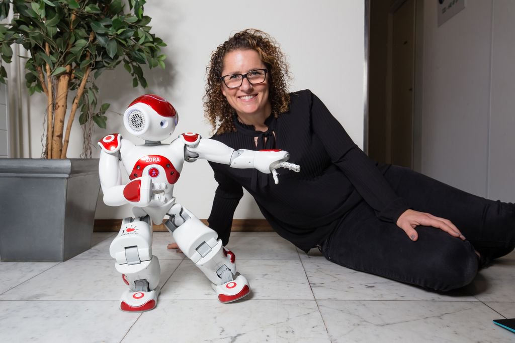 ovhj_amstelveen's tweet photo. Van technische leek naar rijzende ster onder de techvrouwen naar 'Socializing through Technology'. Laat je inspireren door Start-Up genomineerde @tamarneter van @RobotWise_Edu: https://t.co/txOJPRqMOK https://t.co/RTQrn4pvWD