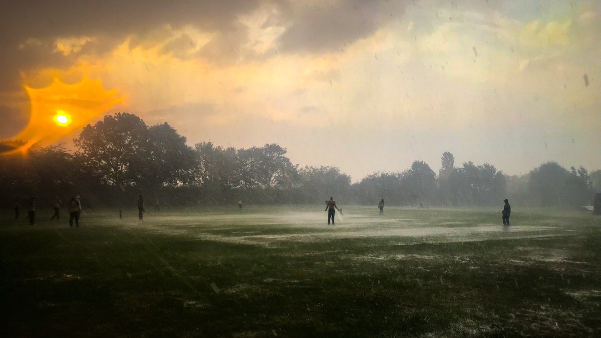 Blunham19's tweet photo. Sheer determination only. Keep going boys 🏊‍♀️🌧🏏 #WR19 https://t.co/H7TjqRRmLZ