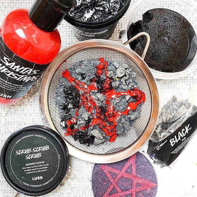GeekyClean's tweet photo. 🔮Have you ever made your own Geekyclean bath cocktail?!
🔮tell us what you’d like to make it with?
🔮This amazing black bath cocktail from @moon.v.iron features our Self Care is Magic bathbomb from the bathwitch collection.
/
/
/
/
/
/
/
/
/
/
#bathbom… https://t.co/MeqRWvpVMF https://t.co/GW9h8PFpoi