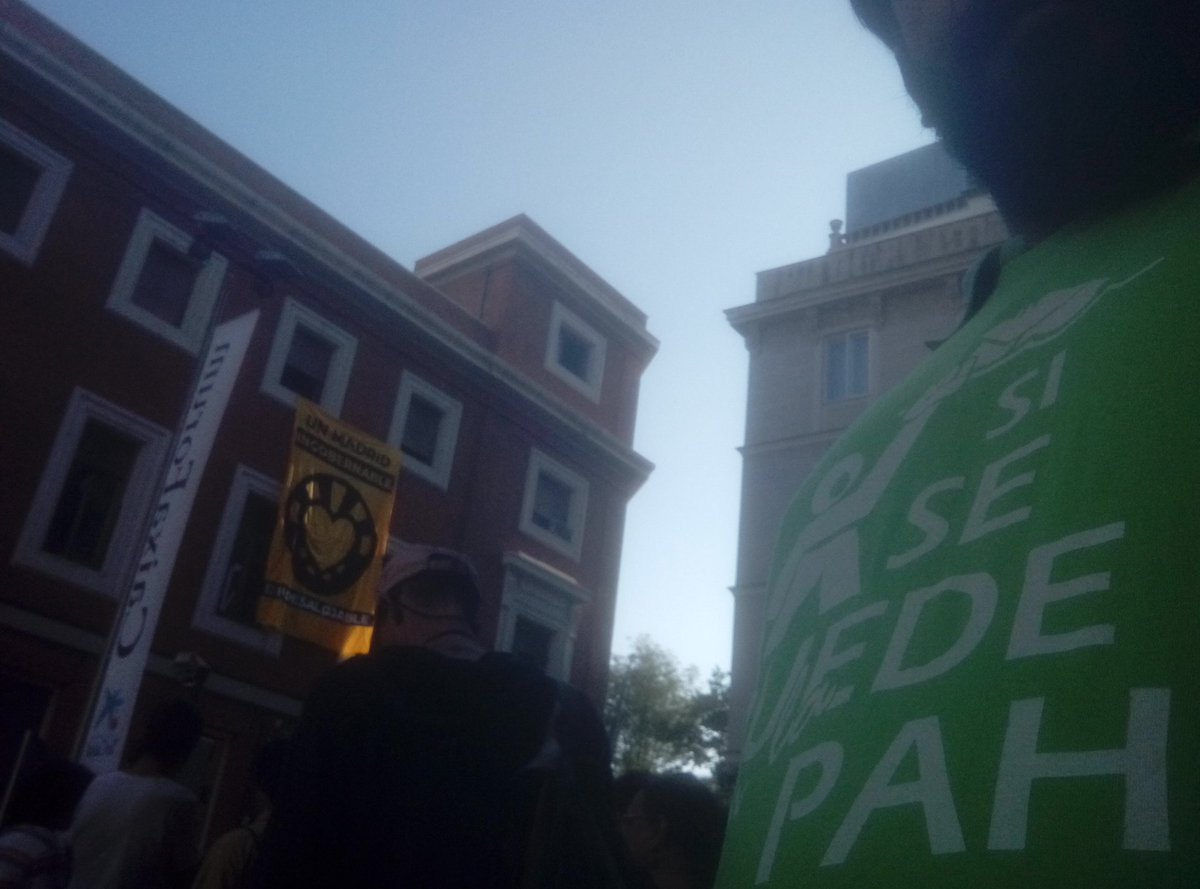 SÍ SE PUEDE dar vida a 10, 100, 1000 centros sociales y gratuitos
¡¡Recuperar espacios frente a la especulación!!
#NoNosVamosDesayunamos con <a href="/LA_PAH/">Plataforma de Afectadas por la Hipoteca</a> y decenas de colectivos más