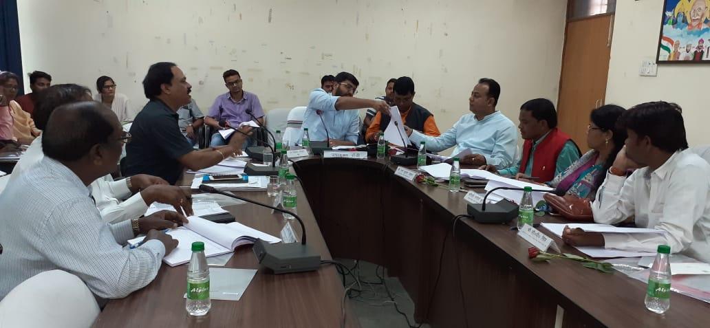 DC_Ranchi's tweet photo. General Body Meeting of #ITDA is under way at collectoriate meeting hall. #Development schemes & implementation plan being discussed in the presence of honorable #MLAs
@MundaArjun @cmojhr @dasraghubar @navinjaiswal4 @jitu_charan_ram https://t.co/BuaKpUtciM