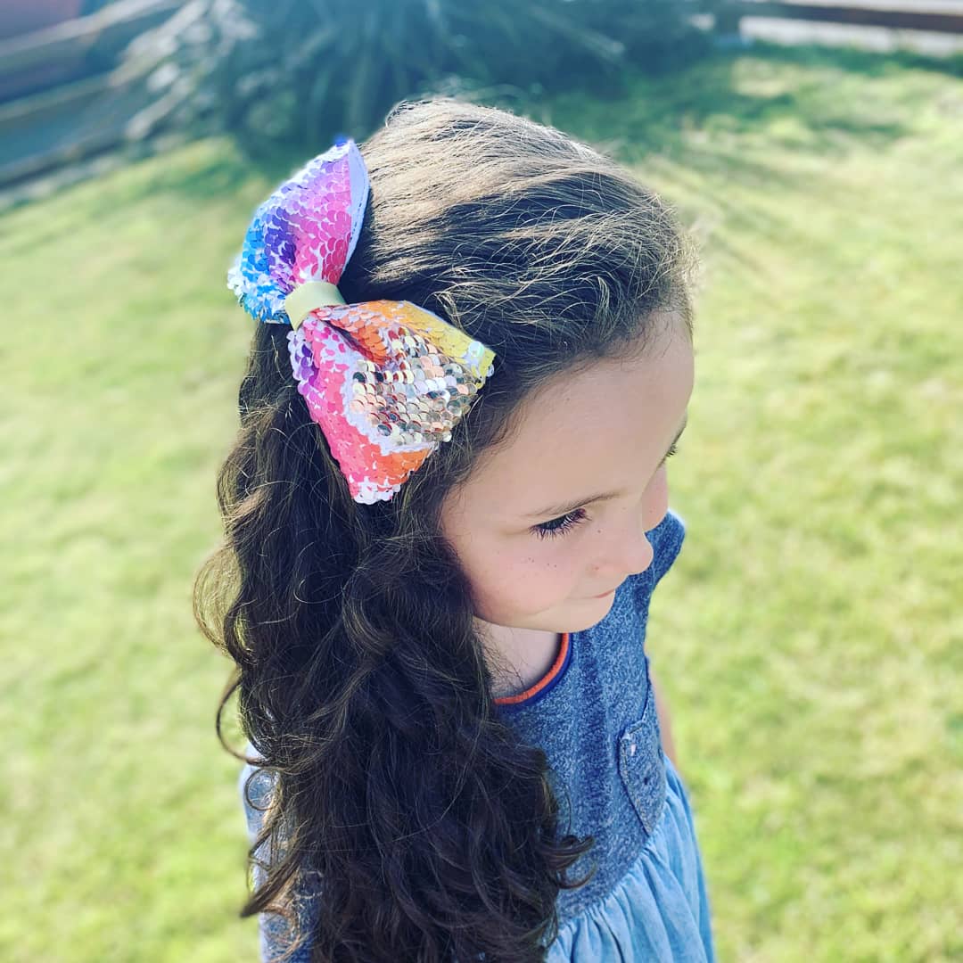 diva_bow's tweet photo. Enjoy the last bit of Summer! ๐ #sequinchange #rub #rainbow #bowdiva #bigbows #handmade https://t.co/z63oquagl7