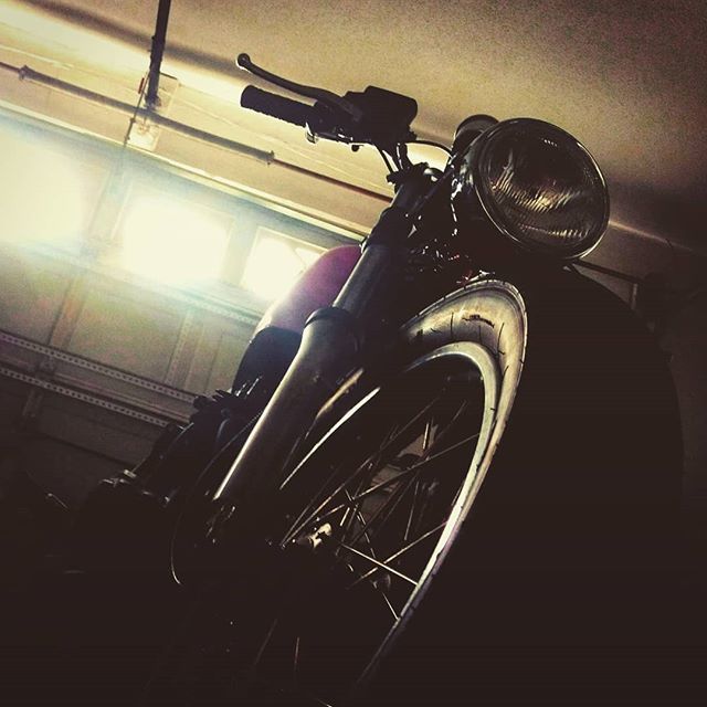Took the old girl out tonight, she needed an Italian tune up. Happy to report she is back to purring like a kitten.
#krasterguitars 
#hondacb350twin ift.tt/34e3aXo
