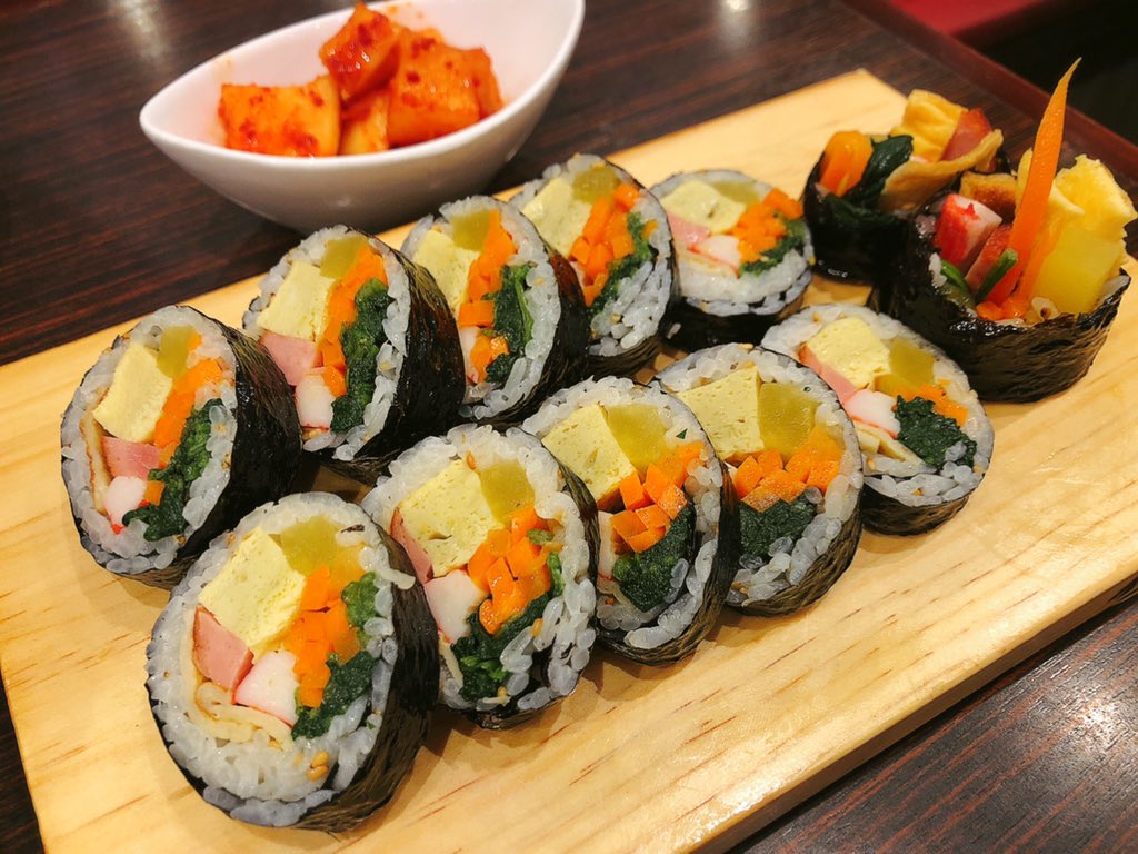 魔女っこれい 新大久保 明洞のり巻 明洞のり巻500円黒豆マッコリ1500円 ここのキンパ好きだ お酒が進む お土産はチーズ のり巻きにした
