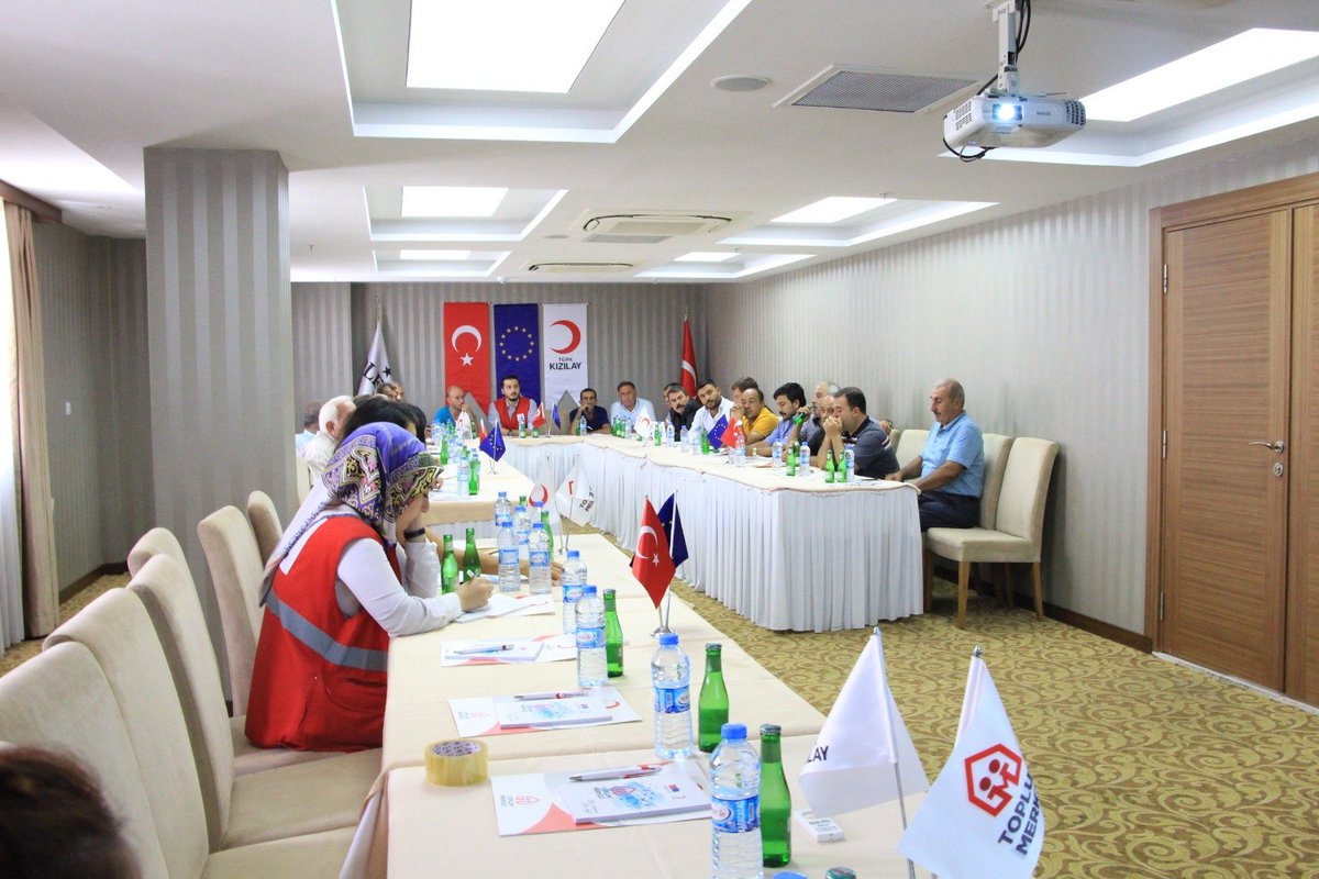 Kilis Toplum Merkezi olarak kapasite geliştirme ve yerel yönetimlerle iş birliğinin güçlenmesi amacıyla mahalle muhtarları ile toplantı gerçekleştirdik. 👥
Yapılan toplantıda Geçici Koruma Kanunu ve Toplum Merkezlerinin faaliyetleri ile ilgili bilgilendirmeler yaptık.