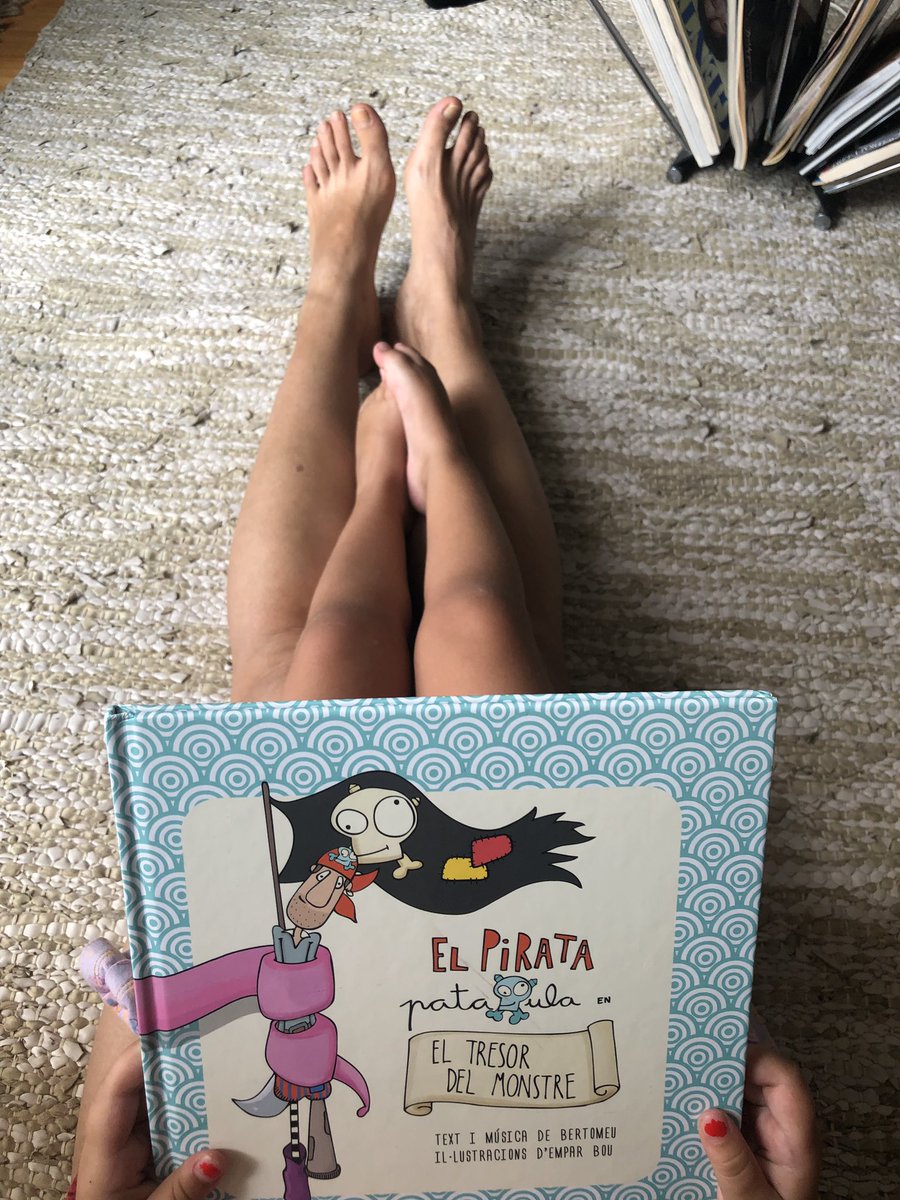 itacapoe8's tweet photo. #llegim #tiesinebodes #Elpiratapataxula #educar #viatgeres #hàbitat #llibres #treballarlaimaginació #valors #llibresinfantils #llibres #cultura https://t.co/0UR6h3KDFq