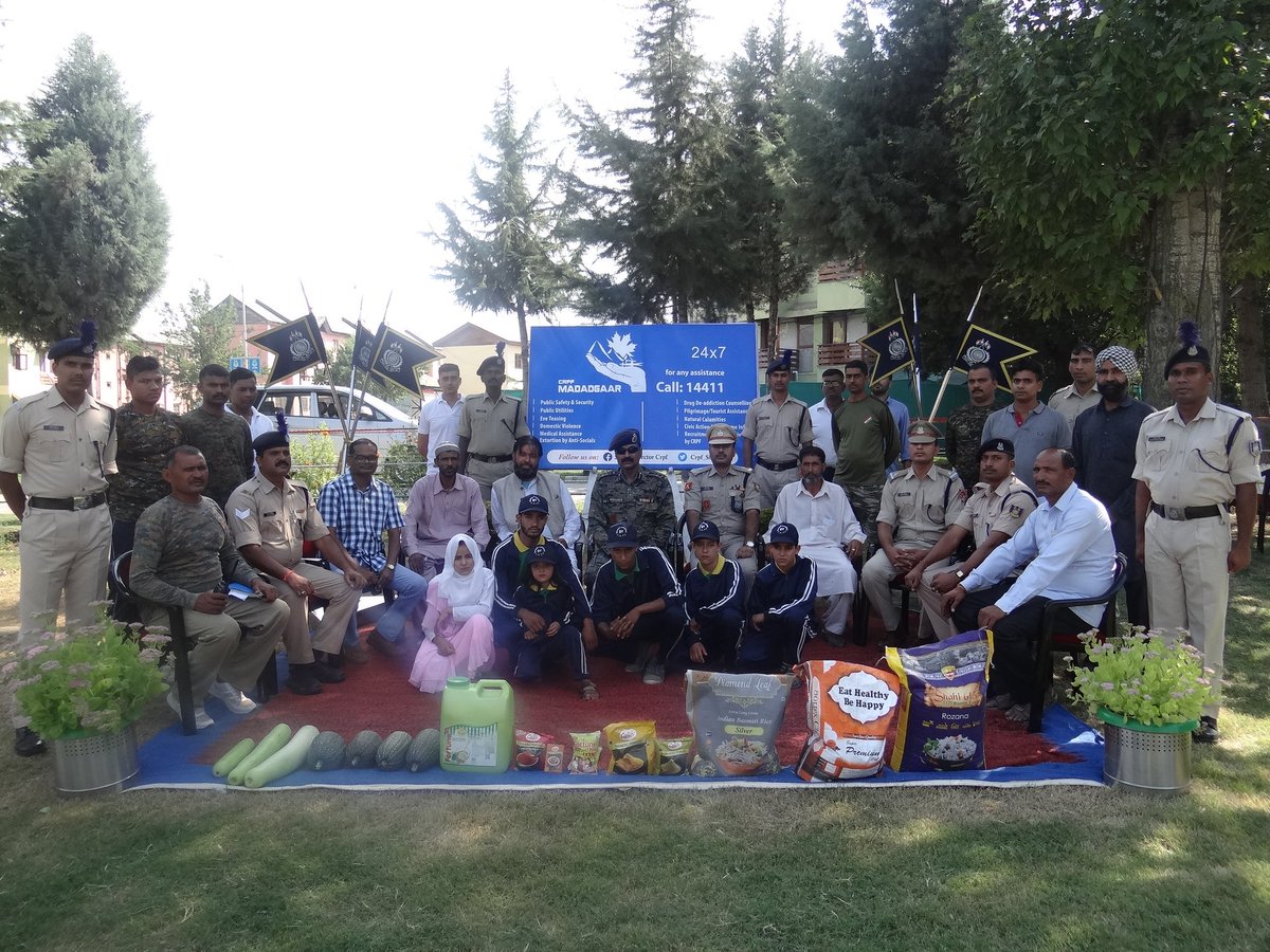 Commandant <a href="/44bncrpf/">@44BnCRPF</a> Sh P. C Shrivastav &amp; all Ranks distributed food items &amp; provided other assistance to orphans enrolled at Al Muzammil Yateem Trust (orphanage) at HQs 44 Bn <a href="/crpfindia/">🇮🇳CRPF🇮🇳</a> <a href="/JKZONECRPF/">J&K ZONE</a>  <a href="/crpf_srinagar/">Srinagar Sector CRPF 🇮🇳</a> as a part of it's  Community Outreach Programme. #CRPF_Madadgaar
