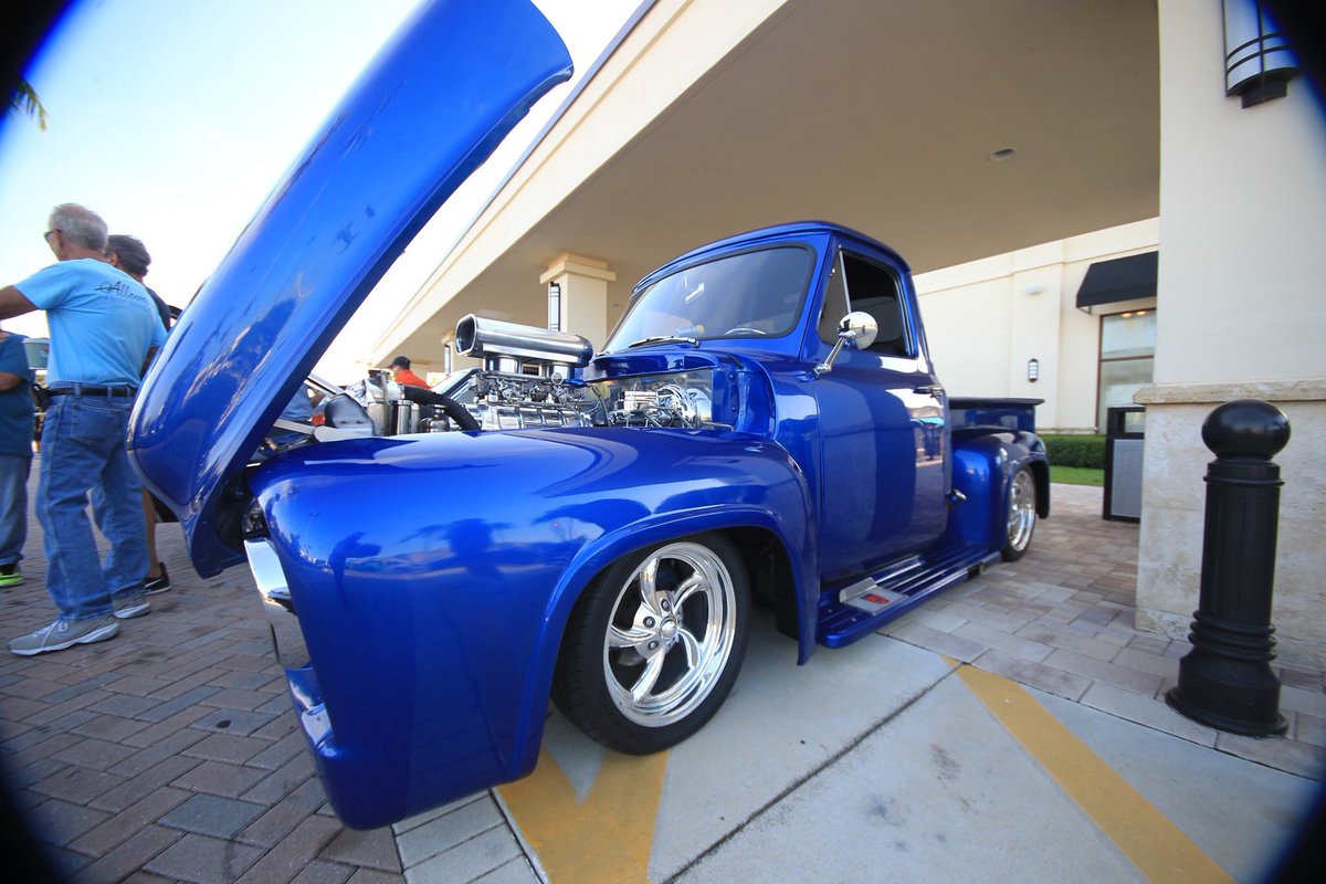 gregory_ratner's tweet photo. @duPontREGISTRY @PALMBEACHLIVE More upcoming shows CNCPB Cars and Coffee Palm Beach @Official_CNCPB @palmbeachoutlet  🌴🌴🌴 https://t.co/lfJPtxCP1L