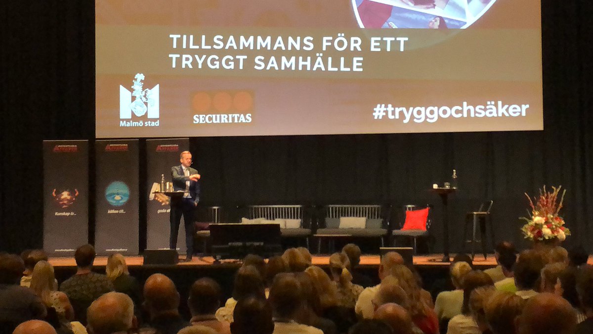 Mikael Damberg har tagit plats på scen under Trygg och Säker.  Se konferensen live här: youtube.com/channel/UC0146…