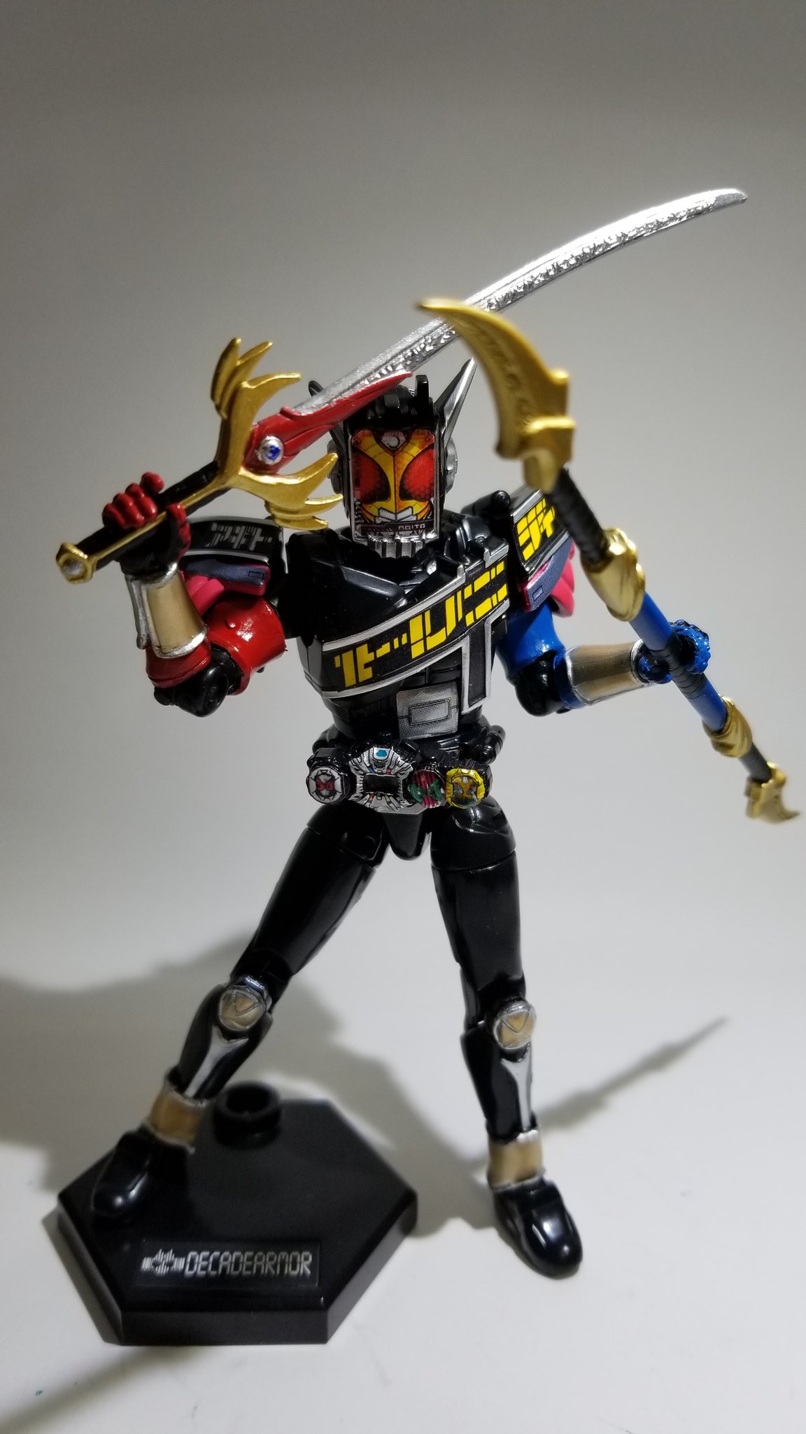 Armytom とむきち Twitterren 祝え 十六回目 装動仮面ライダージオウディケイドアーマー アギトフォーム 今回は本編に客演したトリニティver にしてみました 次はドライブ 装動 仮面ライダージオウ ディケイドアーマーチャレンジ T Co Ushc5hozg7