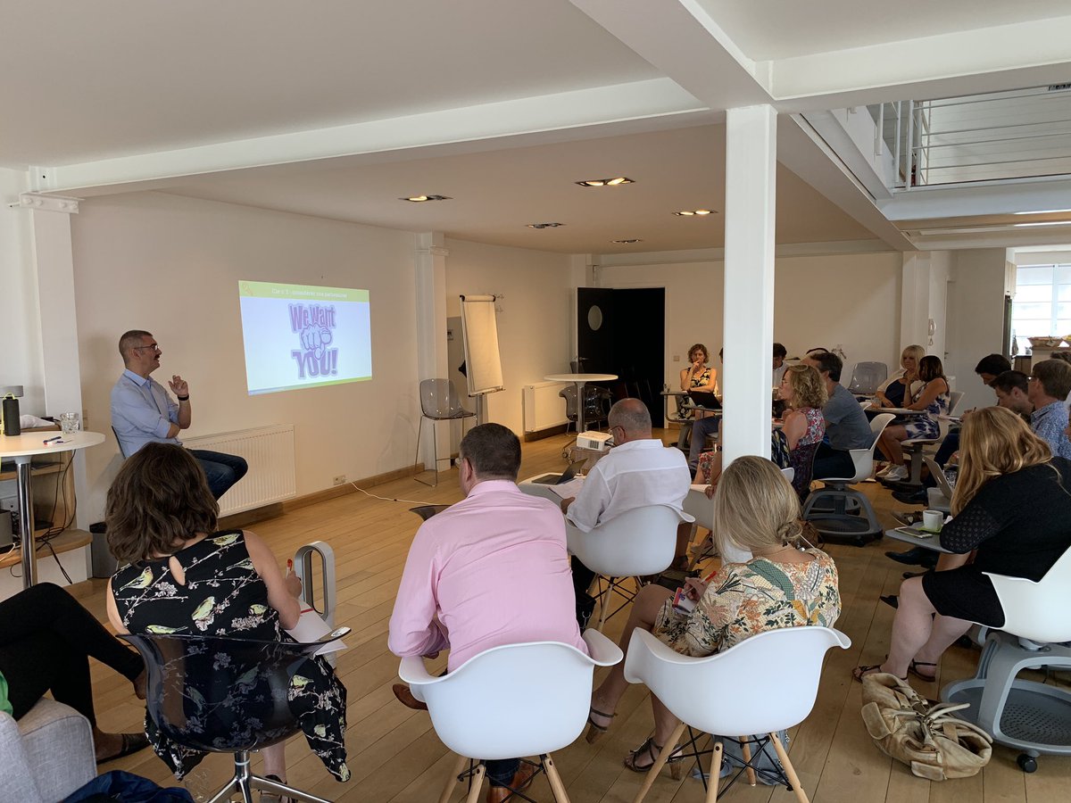 <a href="/ORuthardt/">Olivier Ruthardt</a> #BoilCamp2019 règle #2 pour instaurer des relations sociales construvtives, c’est le respect et la considération des partenaires. «Je distincte la peau (l’être humain) de la chemise (les arguments). Mon job, c’est de gérer les arguments, pas d’attaquer les personnes».