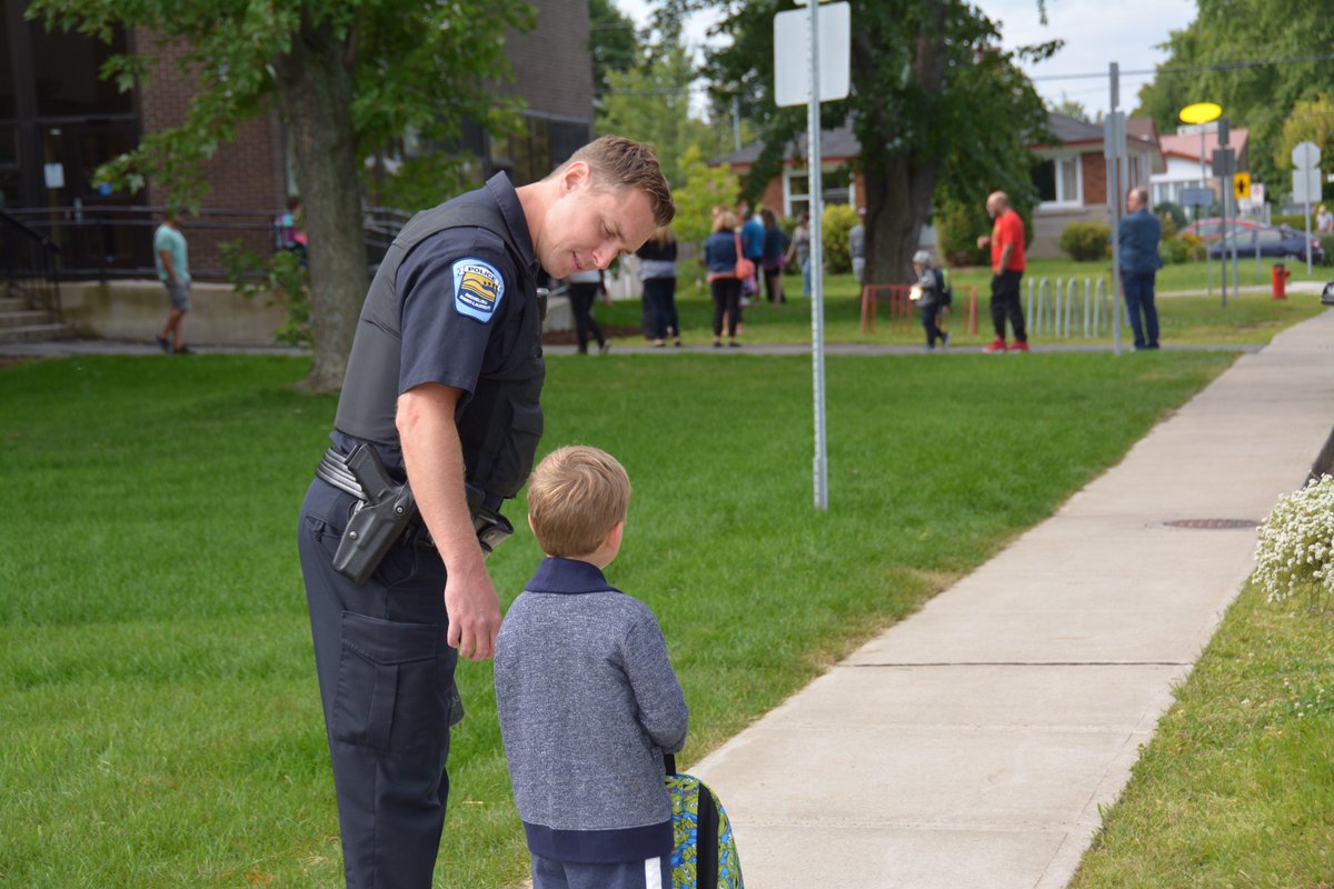 RENTRÉE SCOLAIRE | La Régie souhaite une belle rentrée scolaire à tous les élèves ainsi qu’aux parents. La sécurité de nos enfants étant une priorité, nous vous invitons à prendre connaissance des conseils ci-joint. bit.ly/2PsCHSi #RSLevenement