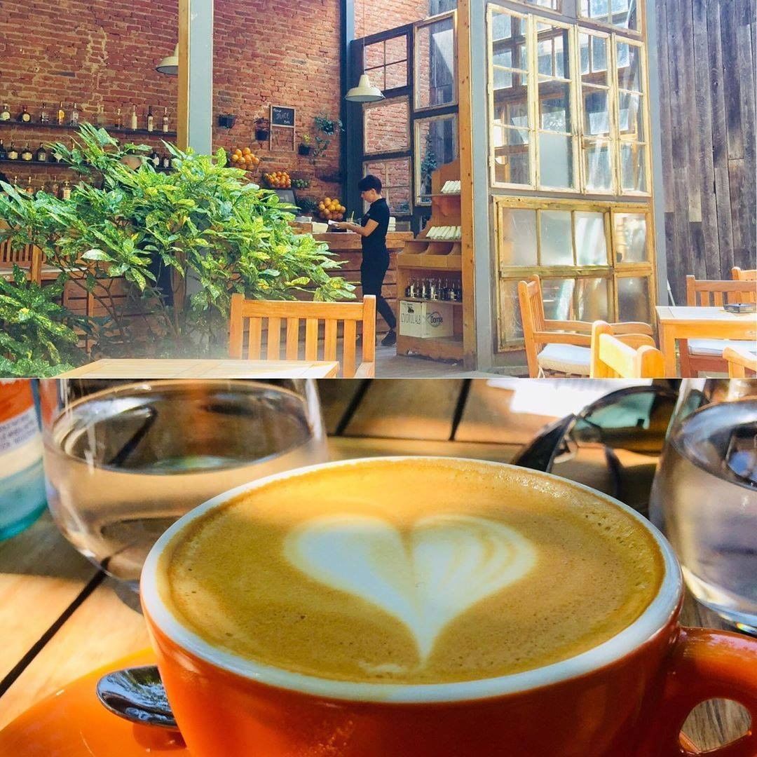 uVibeApp's tweet photo. The best way to get over hump day is a delicious coffee. Today we recommend you Casa Boema in Cluj, for a good brunch as well. Get the app ➡️ https://t.co/7zgrnK8sdy
#cluj #food #foodie #victorarguinzoniz #foodtravel #axpe #axtondo #basque #eeeeeats #michelin https://t.co/8PeGRSD8iq