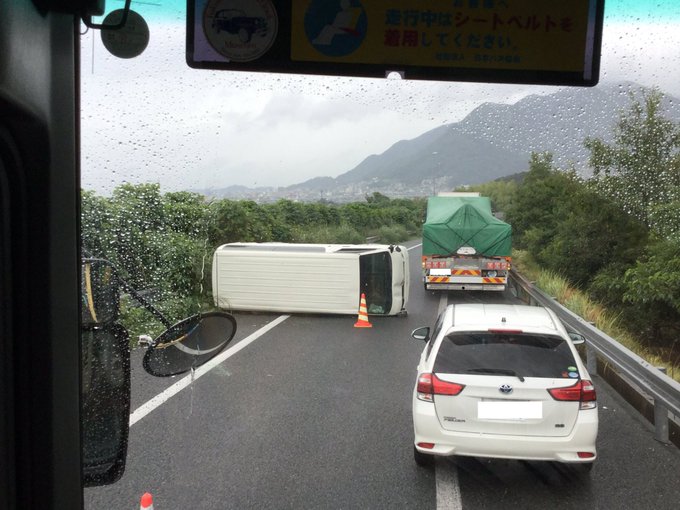 自動車 道 事故 ツイッター 九州