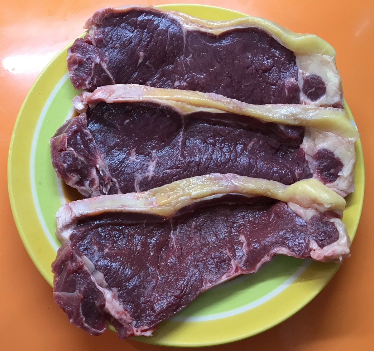 inigoladronm's tweet photo. #Pimientos y #piparrak, #guindillas, para acompañar unos #entrecots... no... los entrecots no son de la huerta... no sería malo que se pudiesen cultivar... 🤣😜 https://t.co/tZyOdlUyB9
