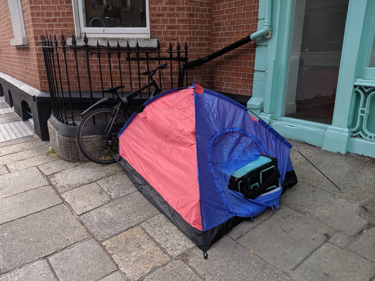 lawrence_green1's tweet photo. Bicycle locked. Deliveroo bag ready for the day's work. The new working homeless.
Government is failing to deliver public and affordable housing and failing to control rents.
#homelessindublin https://t.co/t9LX5ZcWY0