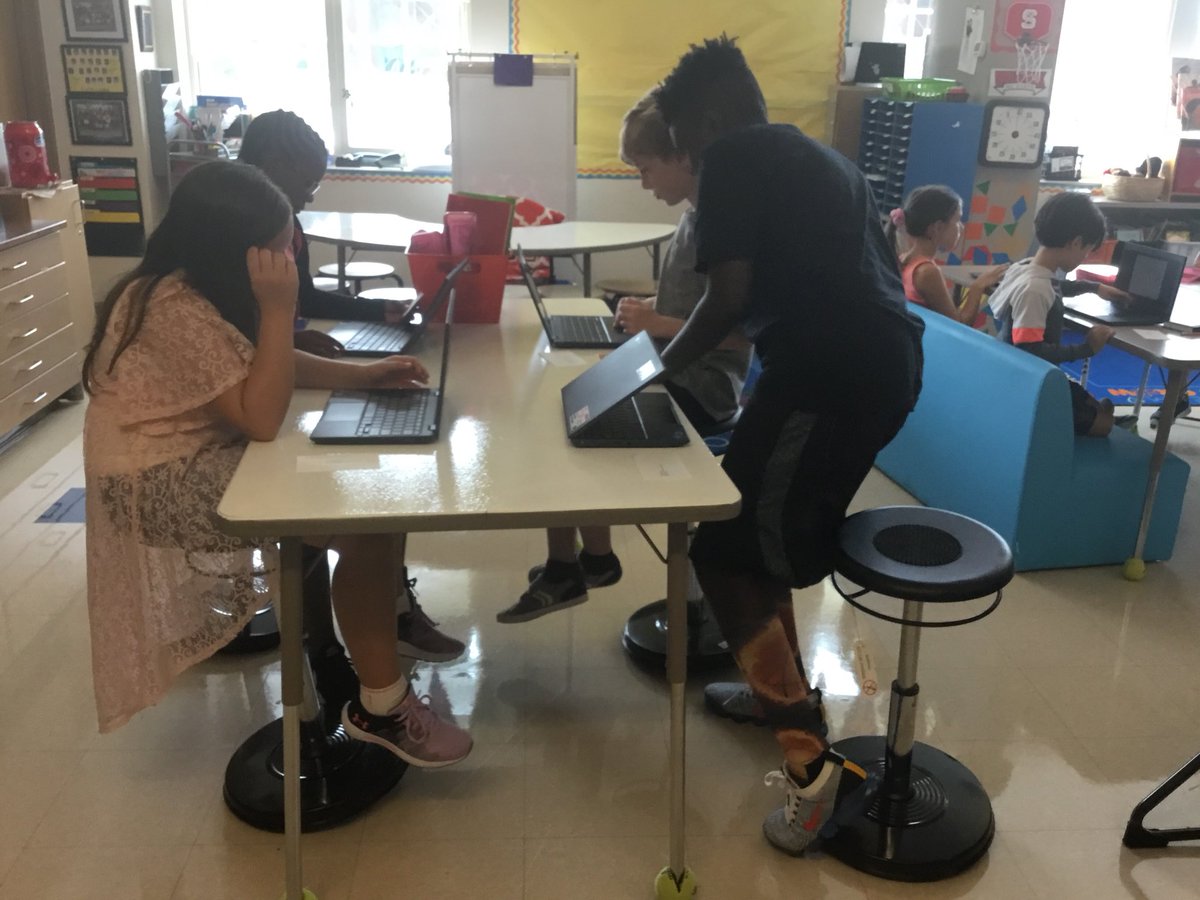 4thNes's tweet photo. Tech lesson with @CathMus https://t.co/ZVsqzlb3KV