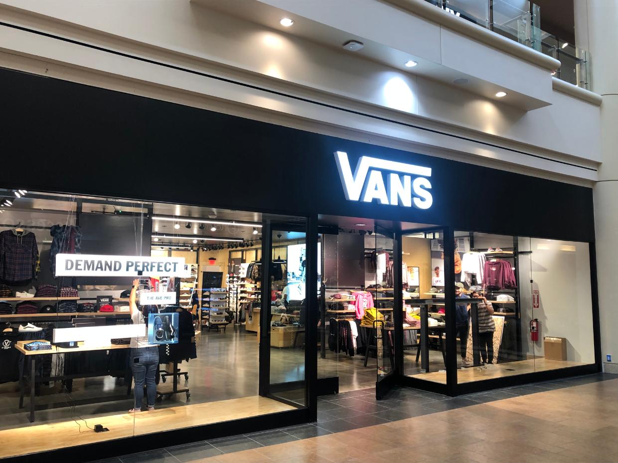 vans store plaza indonesia